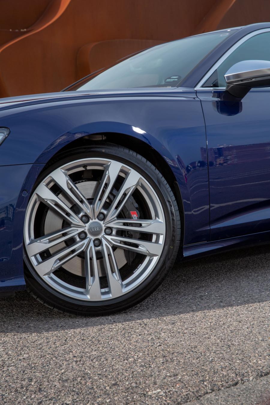Колеса Audi S6 Sedan TDI (C8) 2019 года  (UK) (фото 18 из 40)